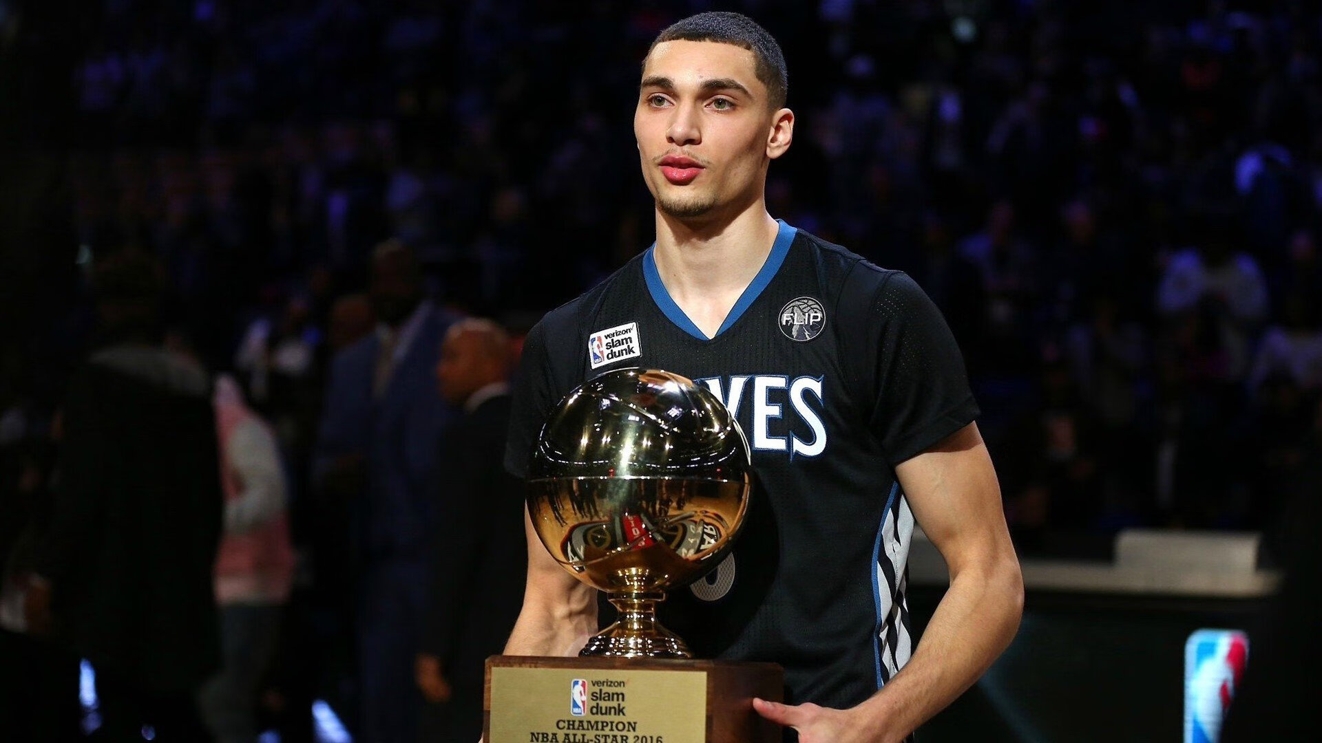 雄鹿巅峰对决胜出吉林队，范弗利特成为全场焦点