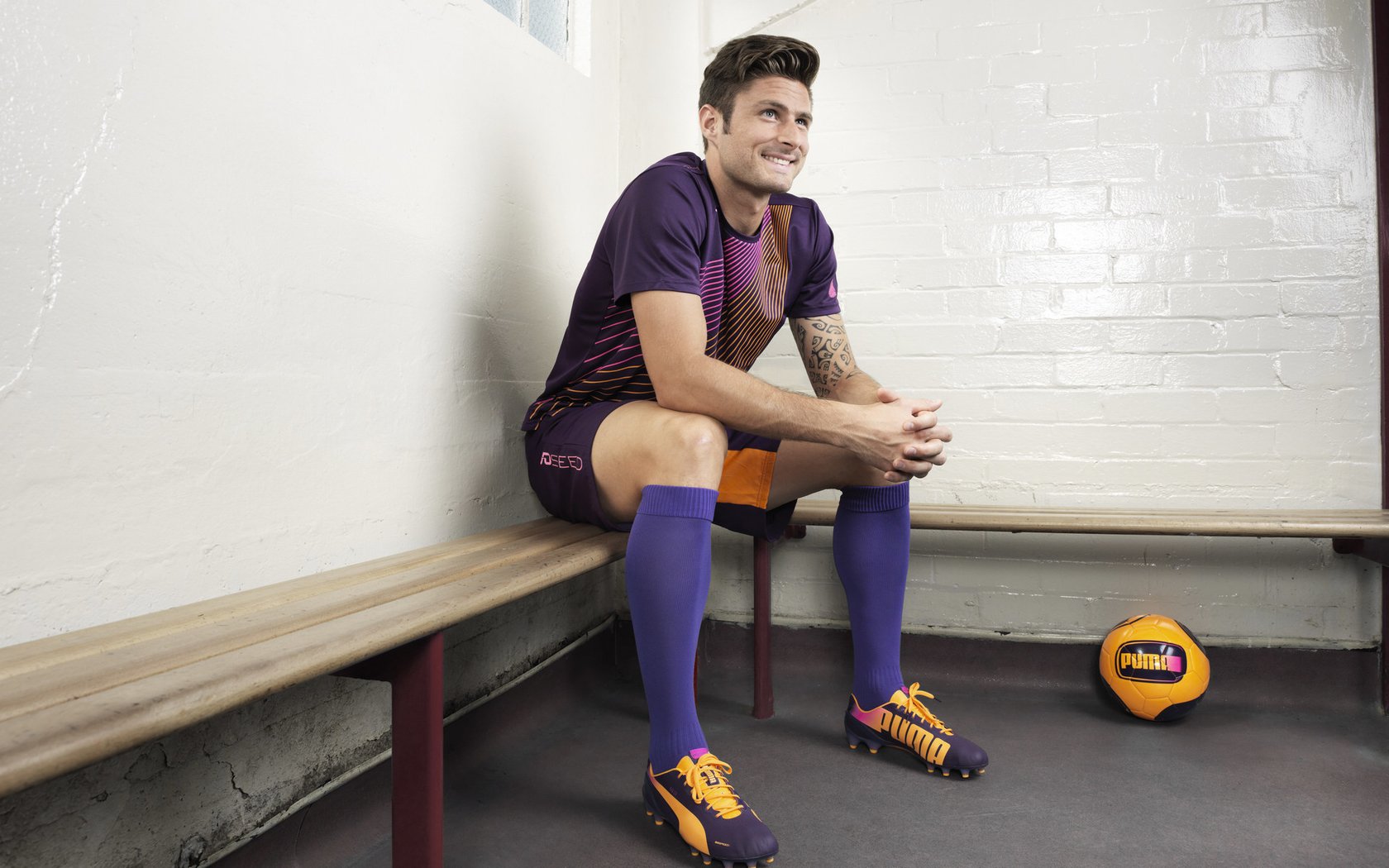 英超争冠之夜,詹姆斯在焦点战证明自己,从玻璃人到钢铁之躯的救赎之路